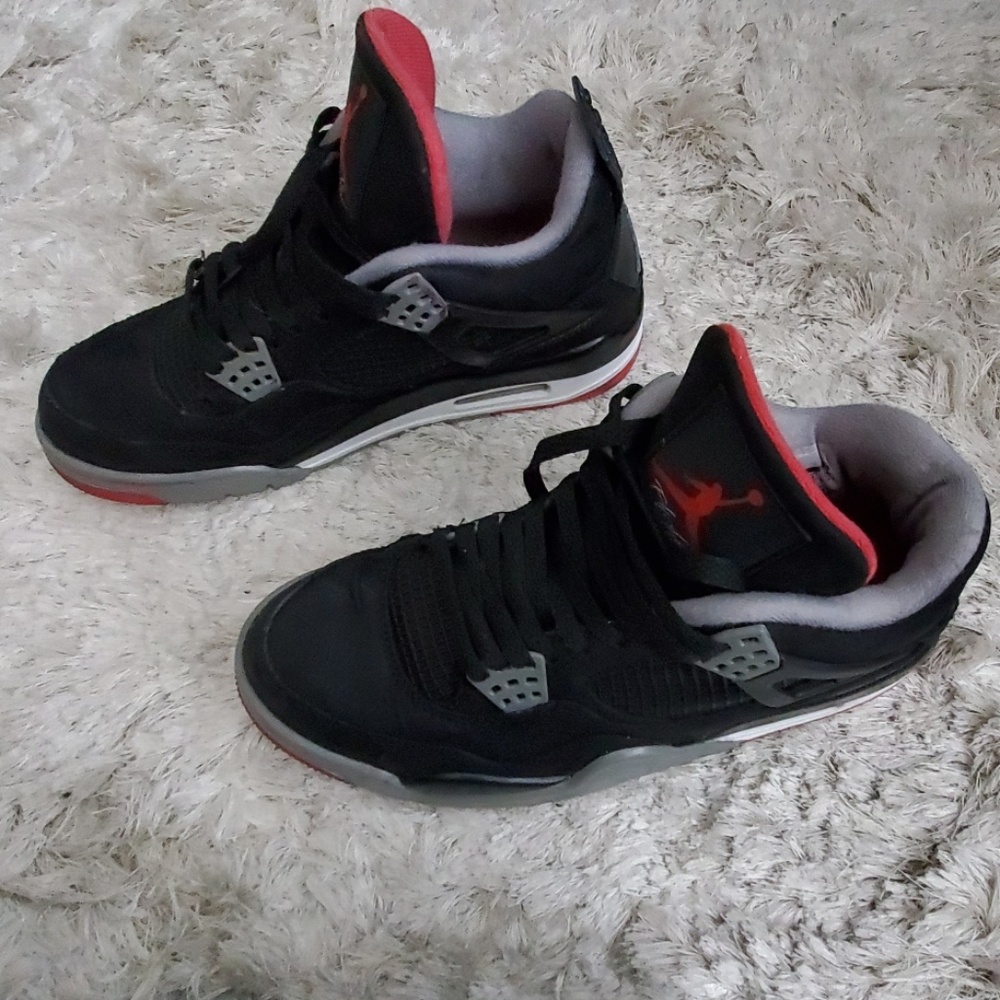 Air Jordan 4 Retro (bred)